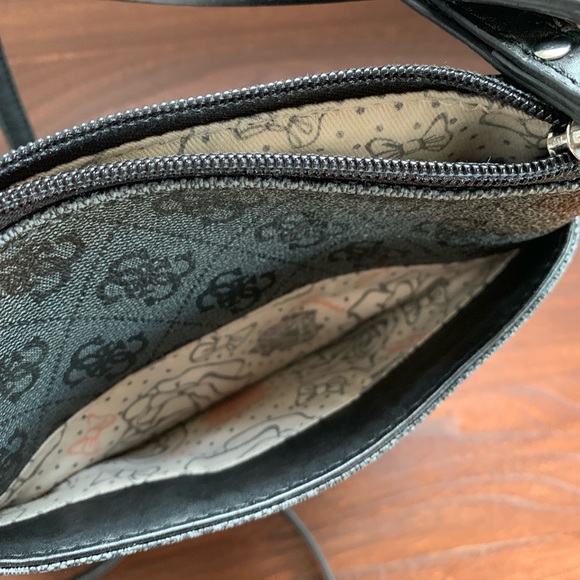 Guess Crossbody Purse - Picture 4 of 7